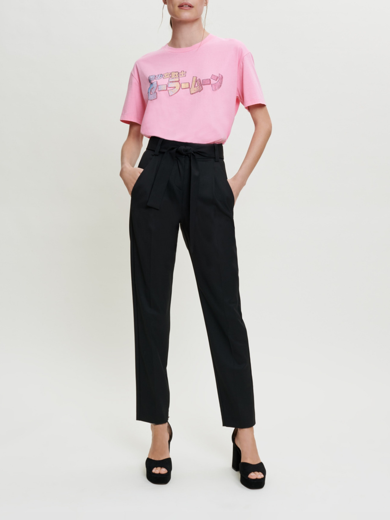 Pantalon taille haute et ceinturé